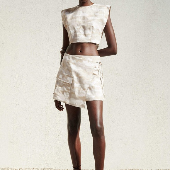 Zara Womenβs Printed Blouse Cream & White Camo Patterned Crop Top (Light Camel) - Picture 6 of 9